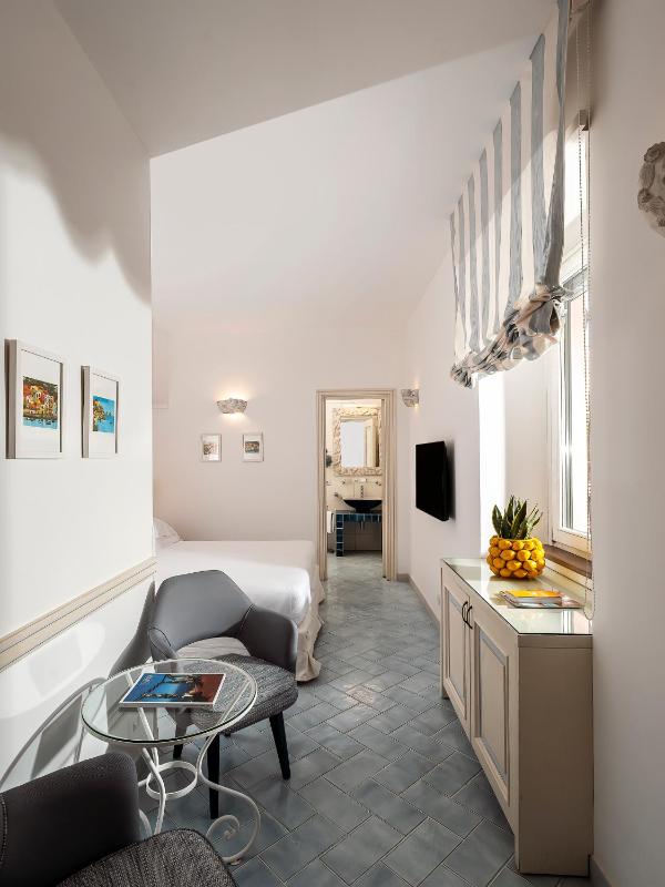 Superior Double Room with Terrace image 3