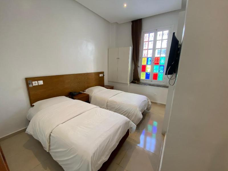 Twin Room with Private Bathroom image 1