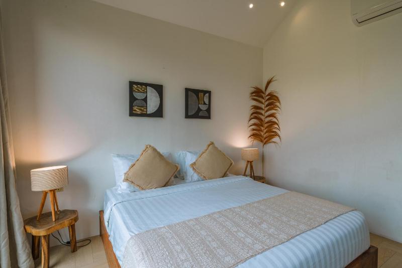 Villa RIZR: Industrial 3BR villa nearby Berawa Beach - image 29