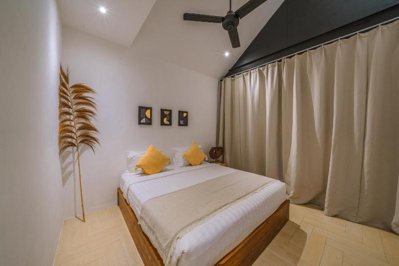 Villa RIZR: Industrial 3BR villa nearby Berawa Beach - image 14