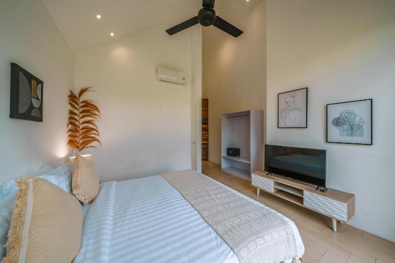 Villa RIZR: Industrial 3BR villa nearby Berawa Beach - image 46