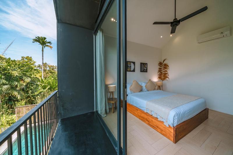 Villa RIZR: Industrial 3BR villa nearby Berawa Beach - image 2