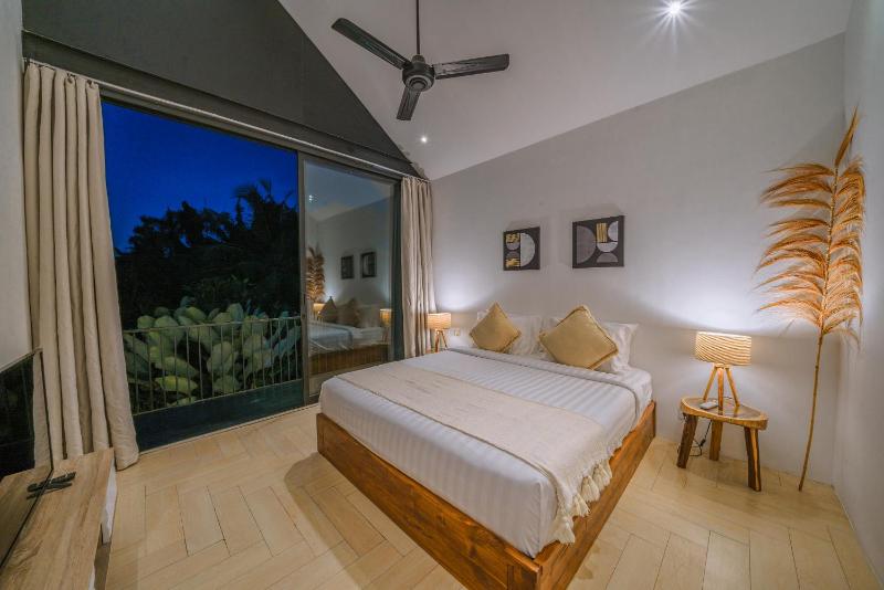Villa RIZR: Industrial 3BR villa nearby Berawa Beach - image 42