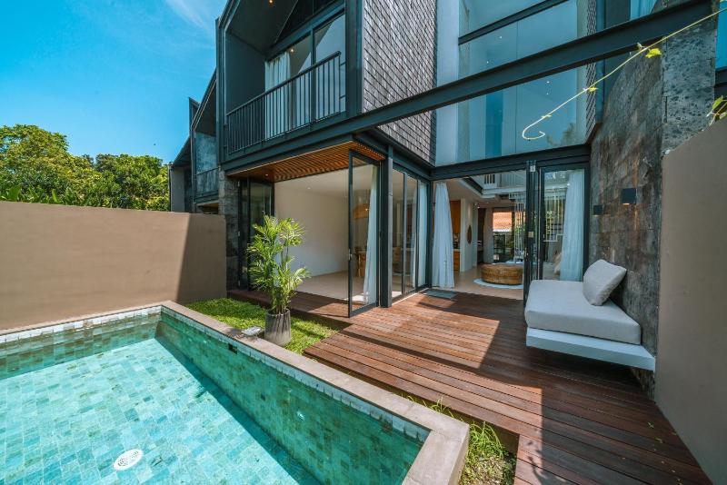 Villa RIZR: Industrial 3BR villa nearby Berawa Beach - image 1