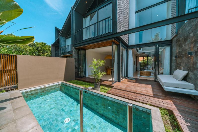 Villa RIZR: Industrial 3BR villa nearby Berawa Beach - image 24
