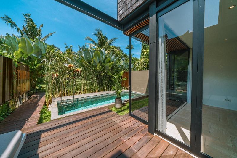 Villa RIZR: Industrial 3BR villa nearby Berawa Beach - image 10