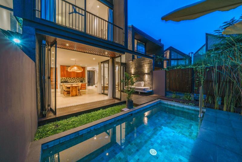 Villa RIZR: Industrial 3BR villa nearby Berawa Beach - image 26