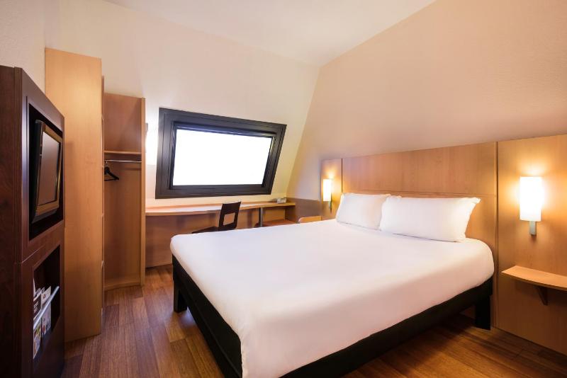 Standard Double Room image 2
