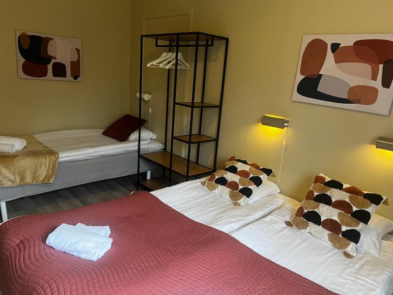 Triple room with shared WC and shower image 1