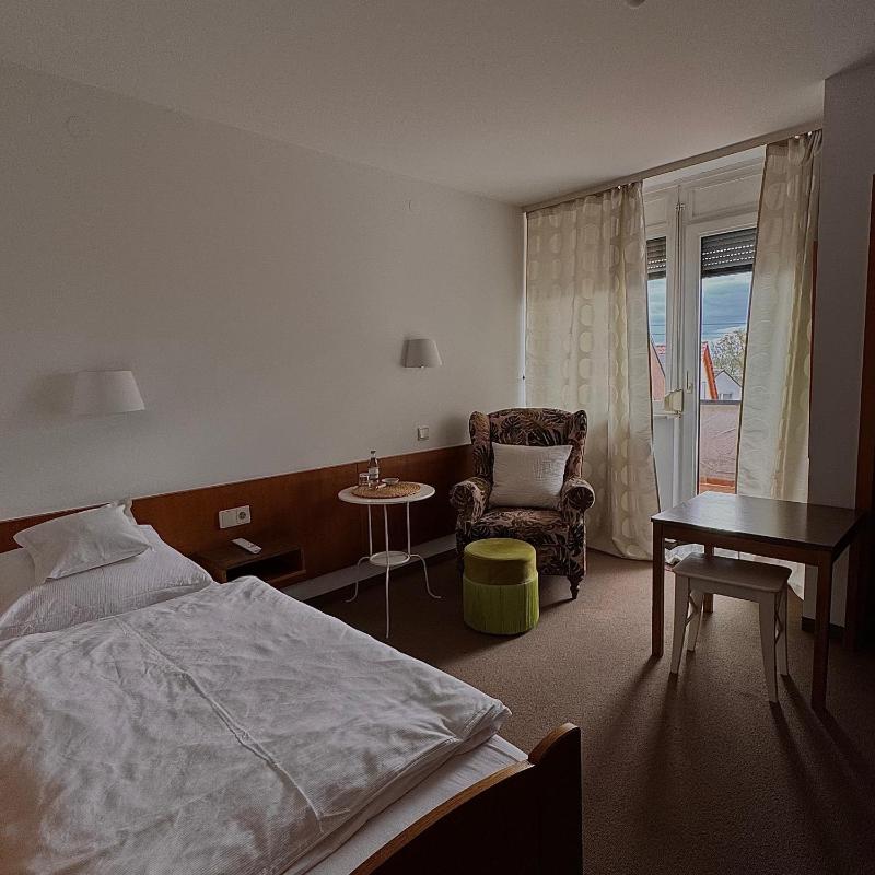 Single Room image 4