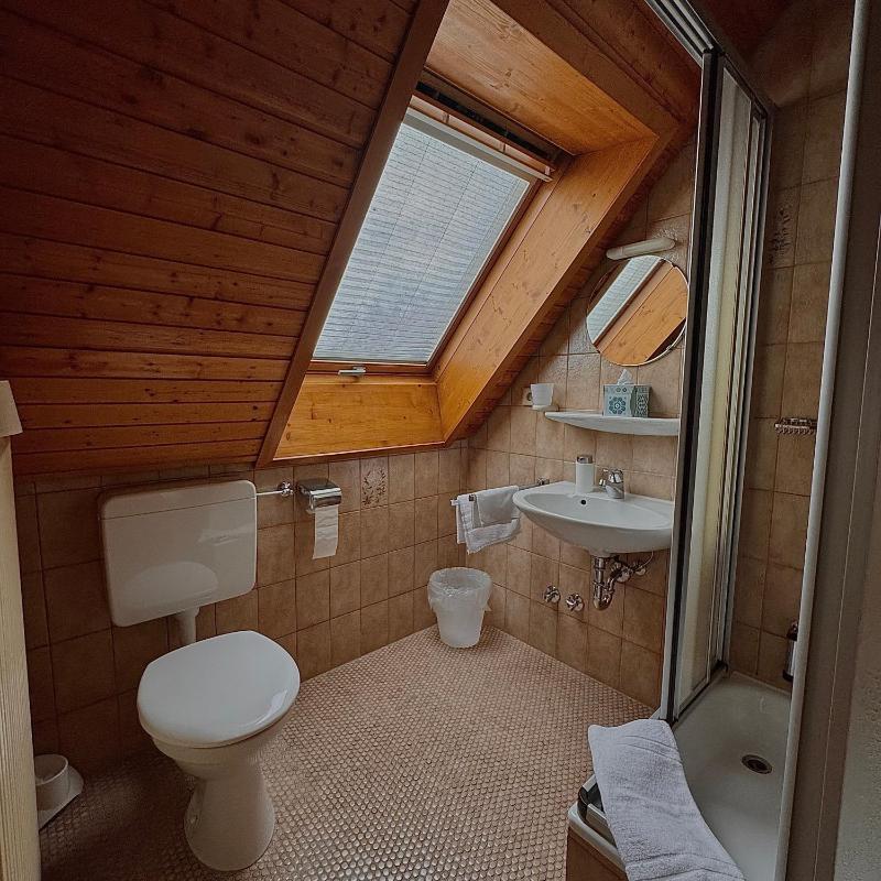 Single Room image 3