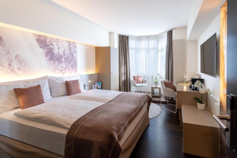 Double Room - Medium image 3