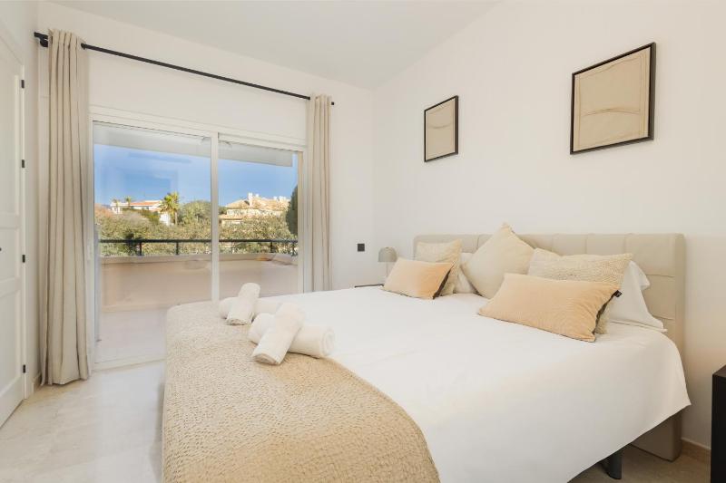 Apartment with large private terrace and panoramic sea views in Elviria Hills Marbella - image 34