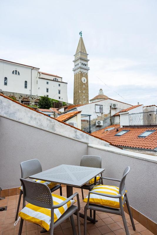 Two-Bedroom Apartment with Balcony image 1