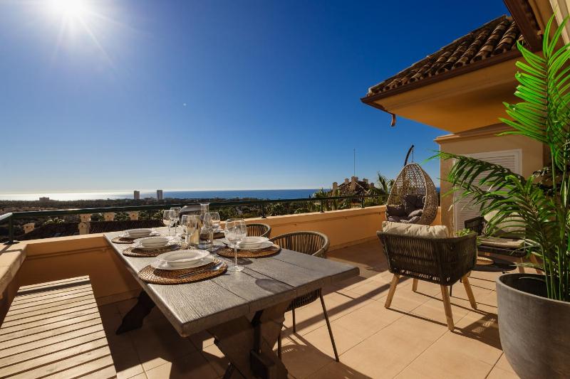 Apartment with large private terrace and panoramic sea views in Elviria Hills Marbella - image 17