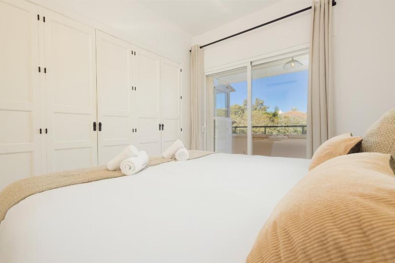 Apartment with large private terrace and panoramic sea views in Elviria Hills Marbella - image 18