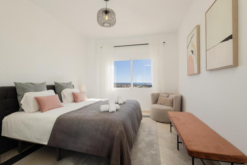 Apartment with large private terrace and panoramic sea views in Elviria Hills Marbella - image 16