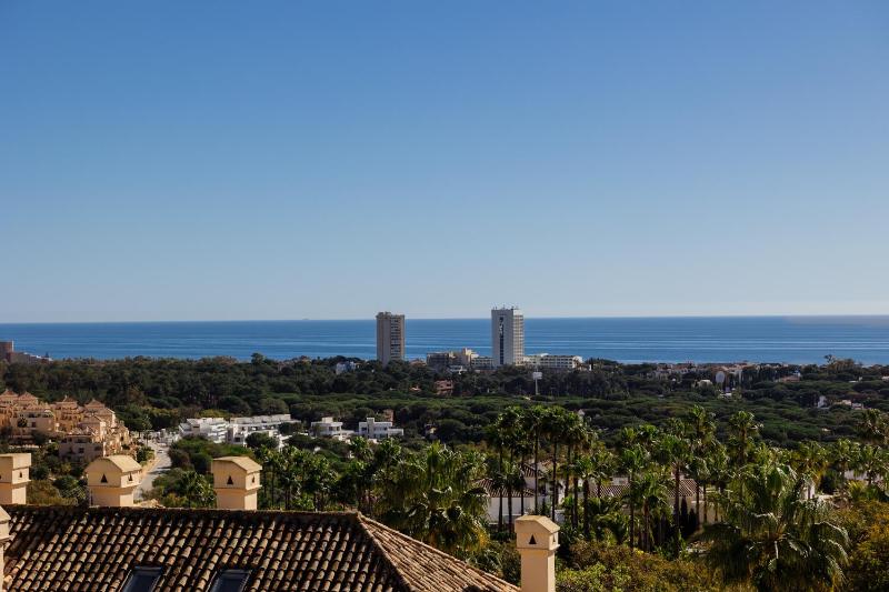 Apartment with large private terrace and panoramic sea views in Elviria Hills Marbella - image 20
