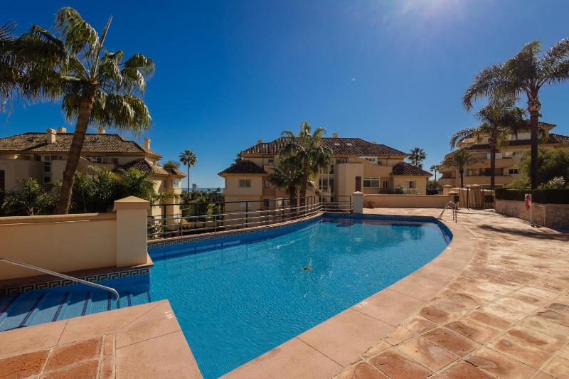 Apartment with large private terrace and panoramic sea views in Elviria Hills Marbella - image 14
