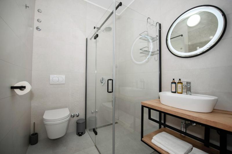 Deluxe Double Room image 2
