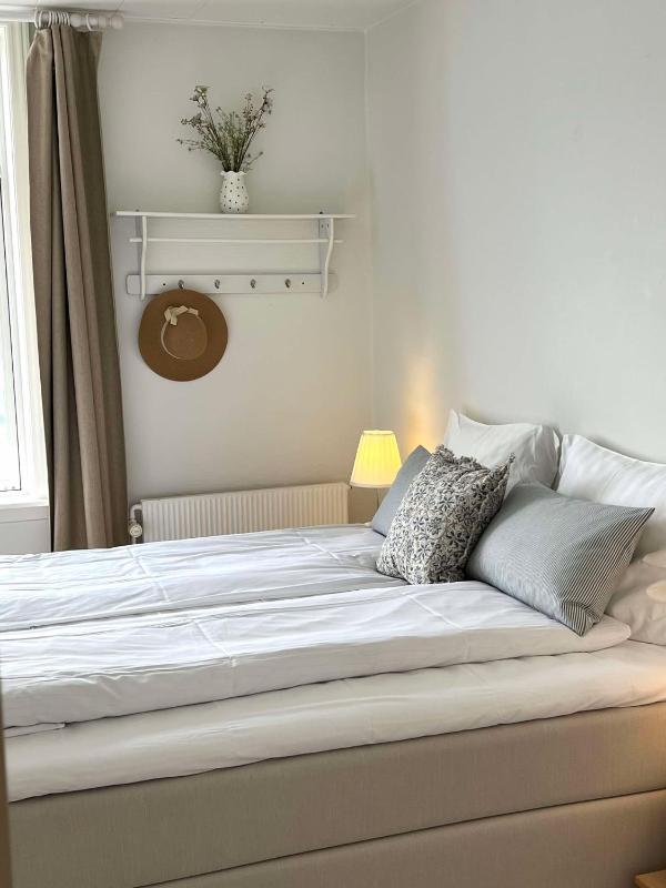 Quadruple Room with Partial Sea View image 3