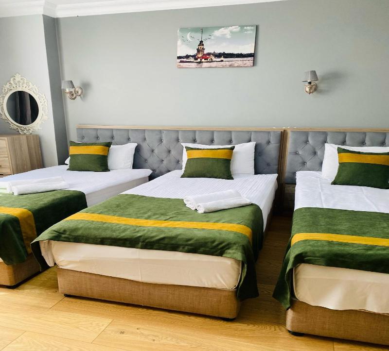 Standard Triple Room image 2