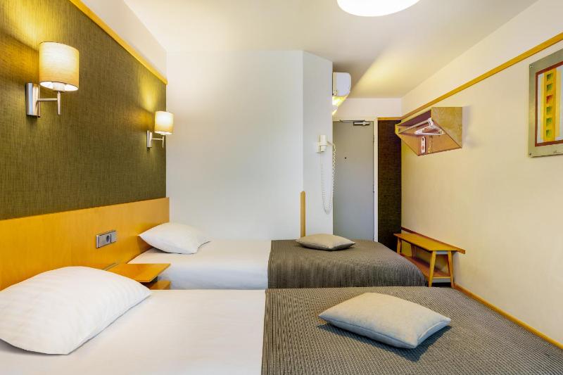 Standard Double or Twin Room image 3