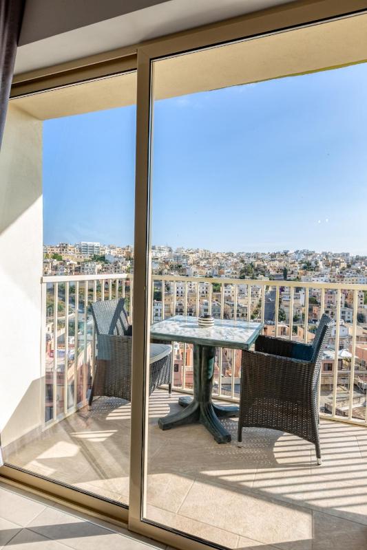 Amazing apartment with pool in Malta - image 11