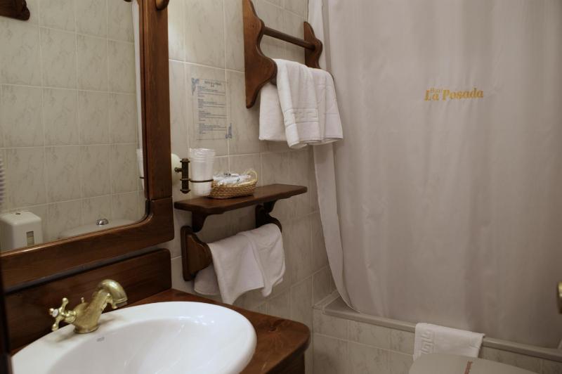 Standard Triple Room image 2