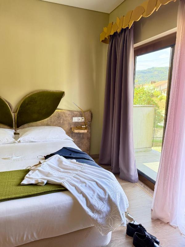 Double Room with River View image 4