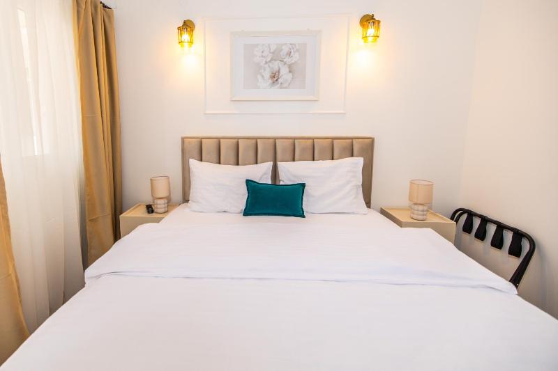 Standard Double Room image 4