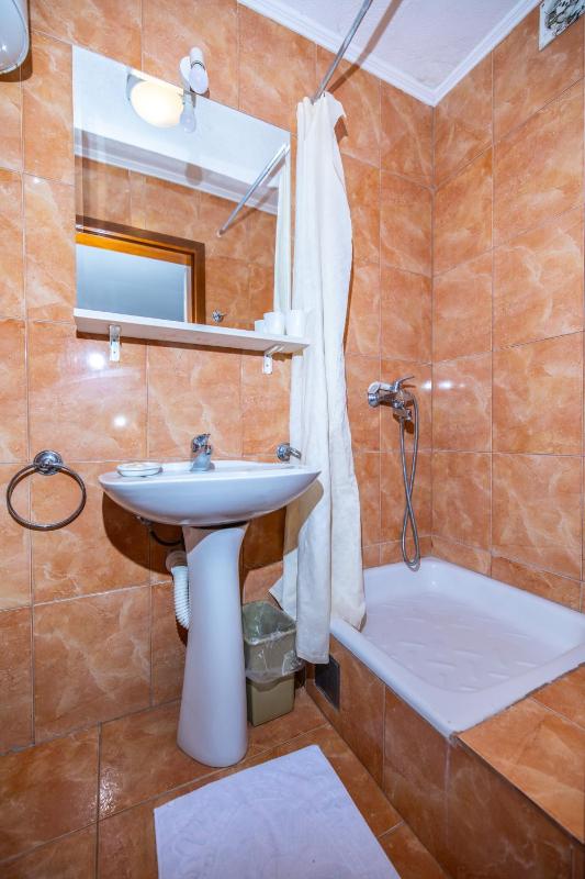 Studio Apartment image 2