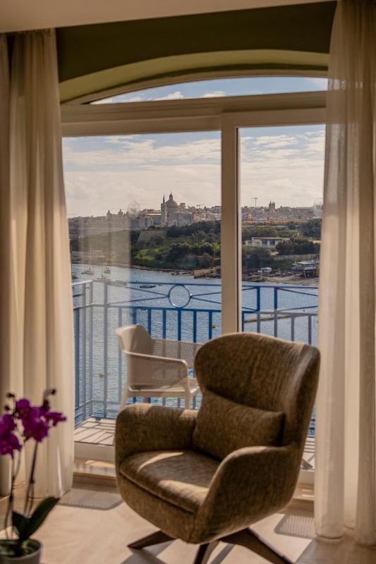 Deluxe Suite with Sea View image 1