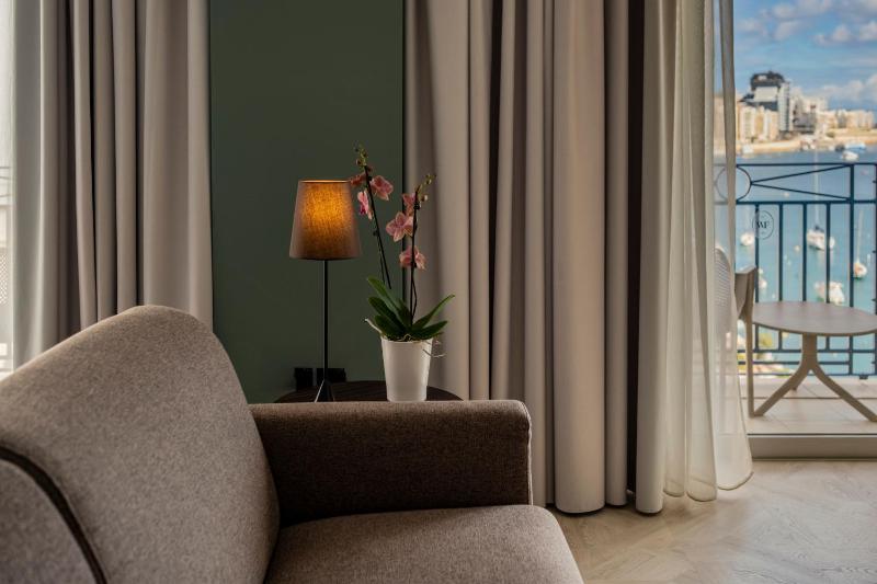 Deluxe Suite image 4