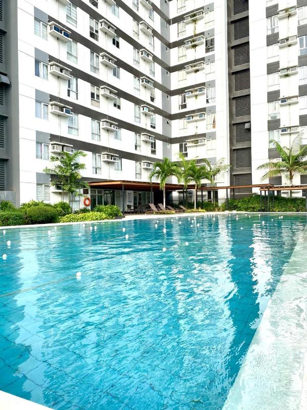 Cozy Comfy City Center Condo in Centrio - image 1