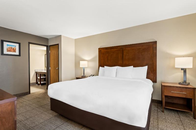 King Room - Non-Smoking image 2
