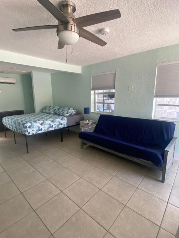 King Studio with Sofa Bed image 1