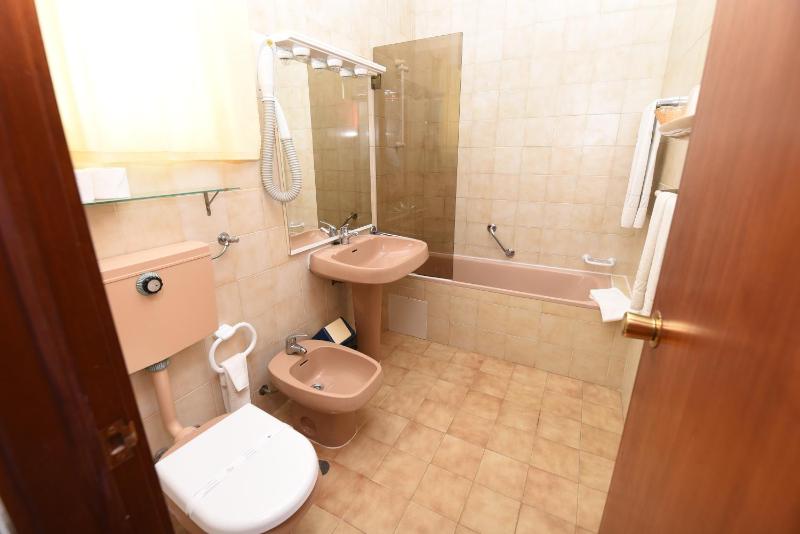 Suite with Garden View image 3