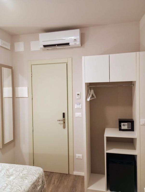 Economy Double Room image 4