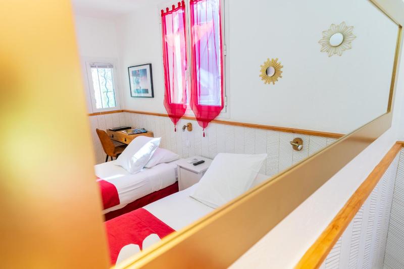 Twin Room with Terrace image 4