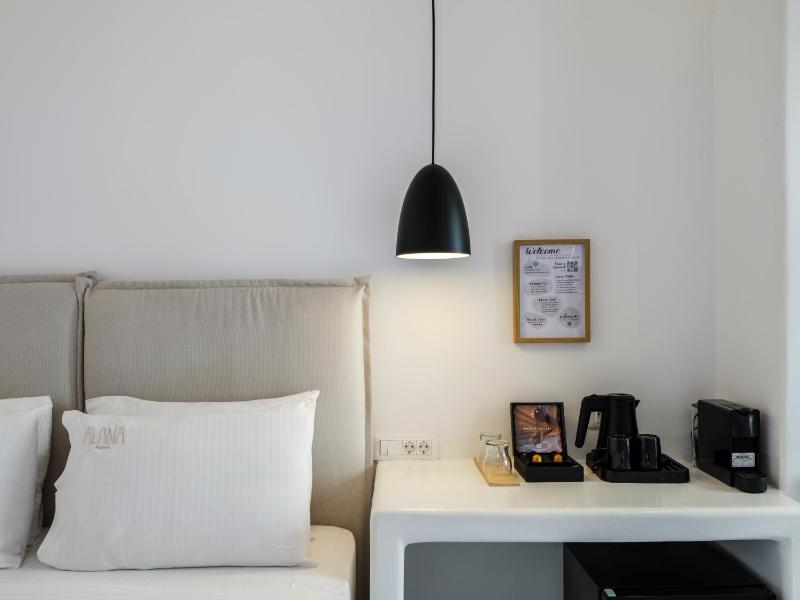 Cozy room with partial sea view image 2