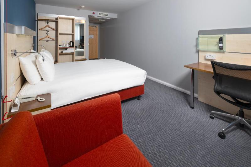 Standard King Room with Free Hot Breakfast - Accessible image 1
