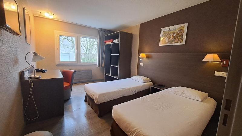 Twin Room image 1