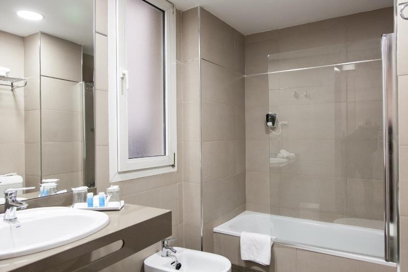 Triple Room (3 Adults) image 4