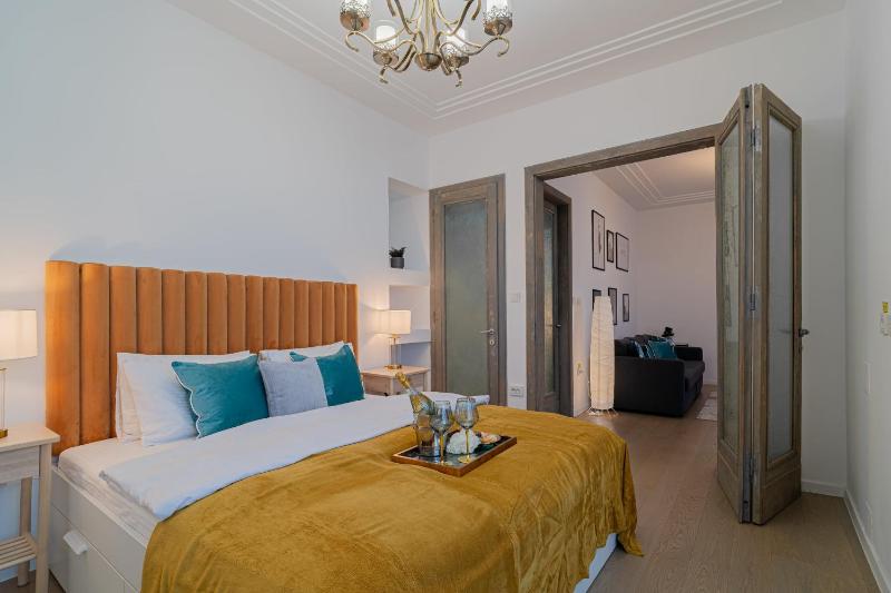 Top-Floor Romanian Athenae 2BR Apartment Quiet City Views - image 1