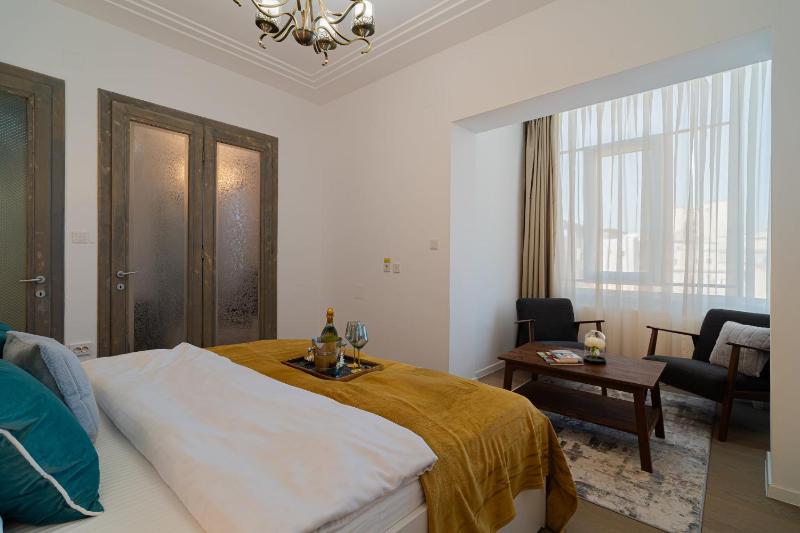 Top-Floor Romanian Athenae 2BR Apartment Quiet City Views - image 13