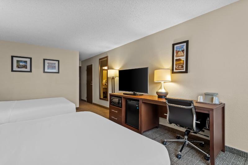 Queen Room with Two Queen Beds - Accessible/Non-Smoking  image 2