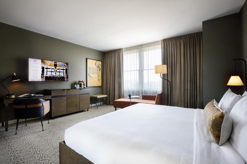 Executive King Room image 3