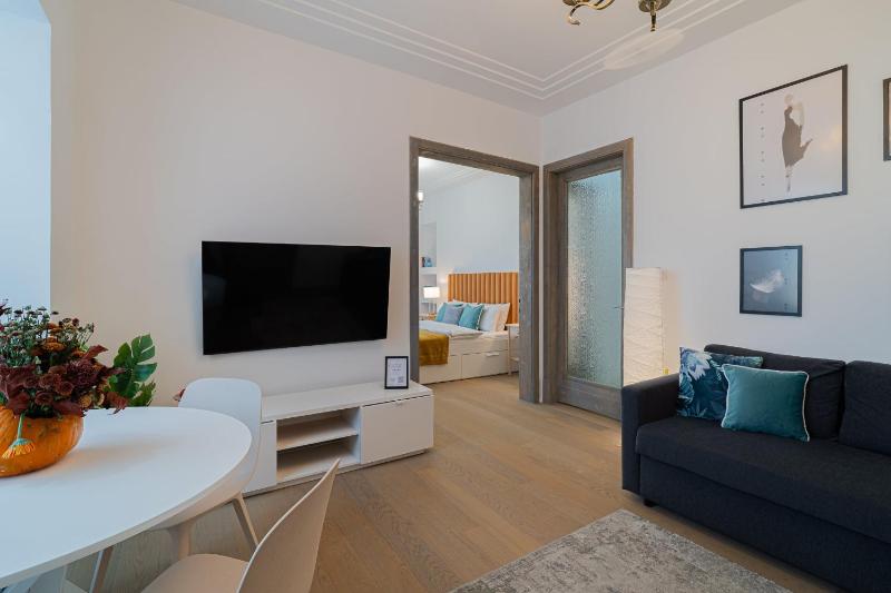Top-Floor Romanian Athenae 2BR Apartment Quiet City Views - image 2
