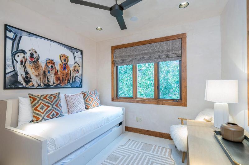 Brightside Chalet by Exceptional Stays - image 10